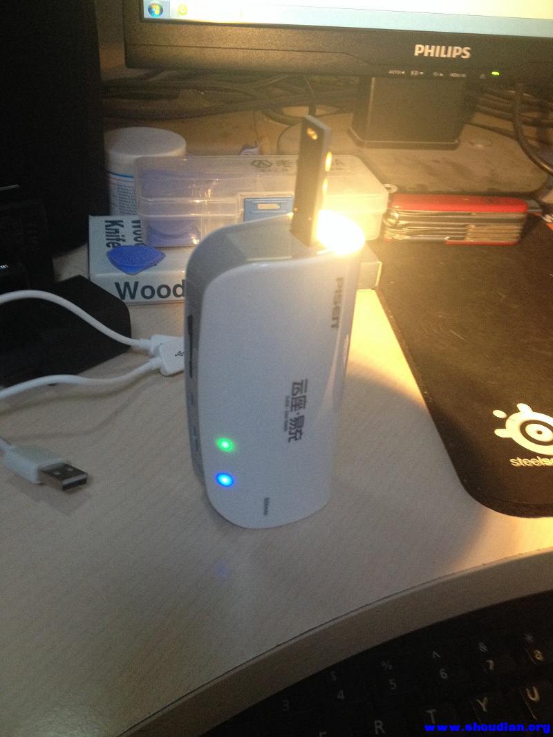 六  这是一个可以站立的USB小夜灯灯座，WIFI状态下也不会断电哦！~牵强的小功能呵呵~ ...