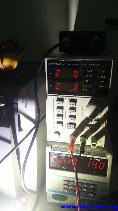 上面电源是给灯珠的，由于电源数码管闪烁，所以看不缺字，恒流2.5A，电压在25.9V ...