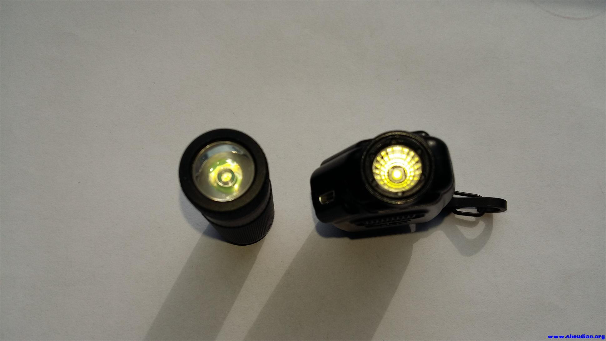 E15（左）的高反射透镜与SIDEKICK 的MVB反光杯对比