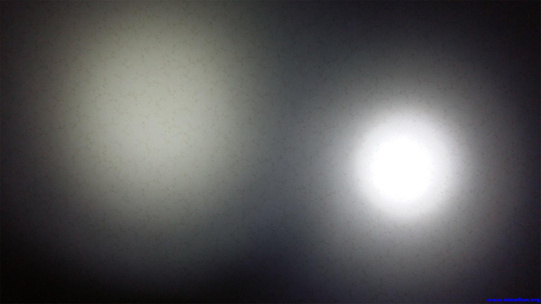 sidekick（左）中亮60流明与fenix e15（右）中亮75流明光斑对比 