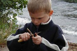 child-with-pocket-knife.jpg