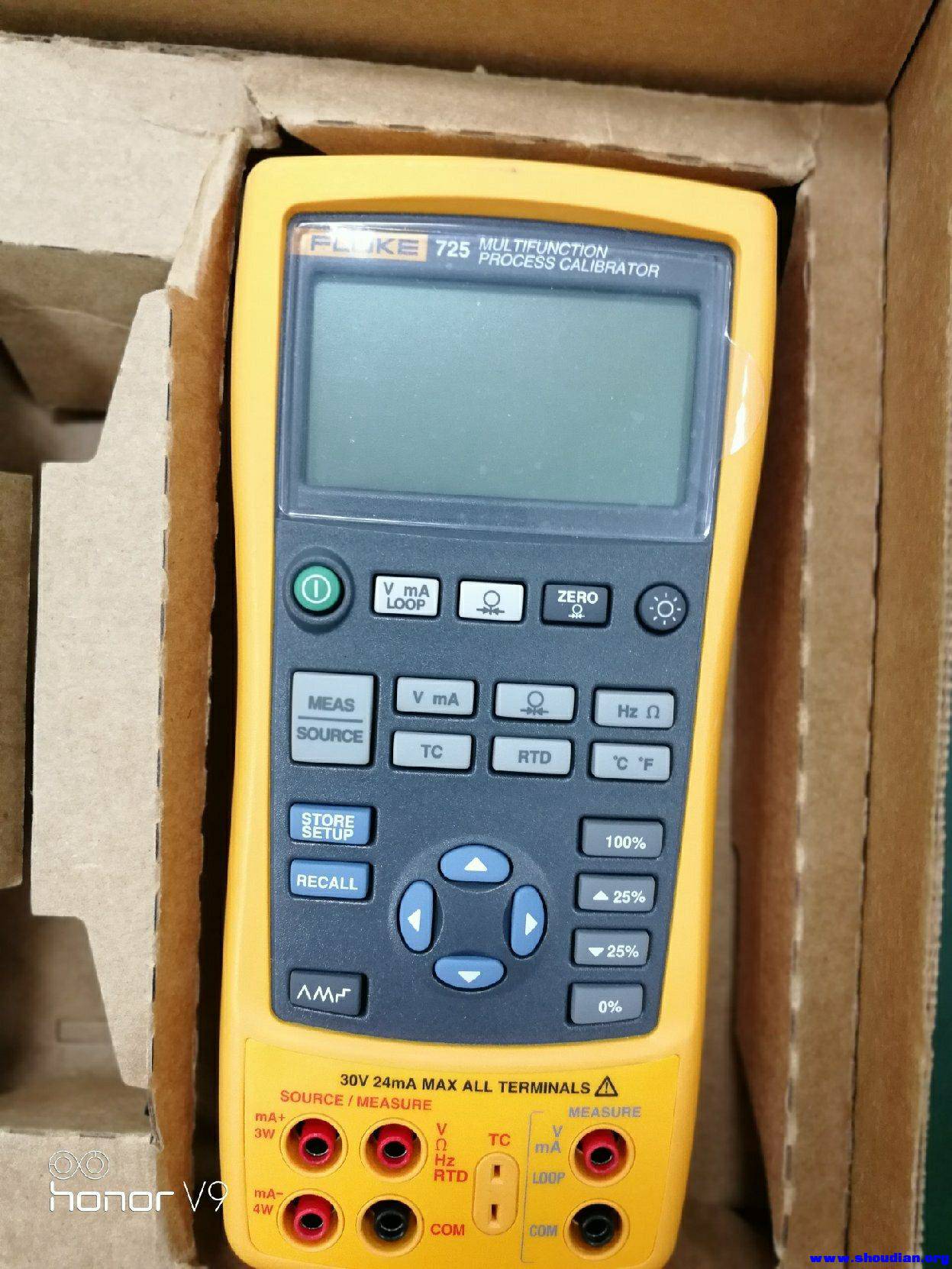 FLUKE 725.jpg