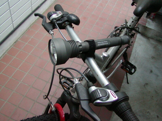 请教：关于普通手电在自行车上的安装方法
