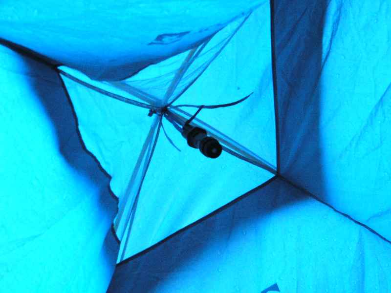 下雨了和帐篷顶的A9.jpg