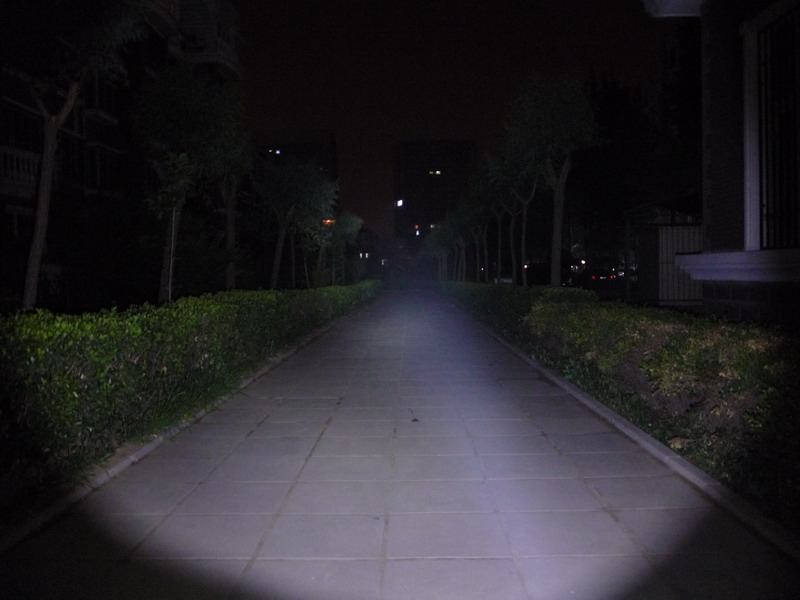 E3-R2夜景实拍.JPG