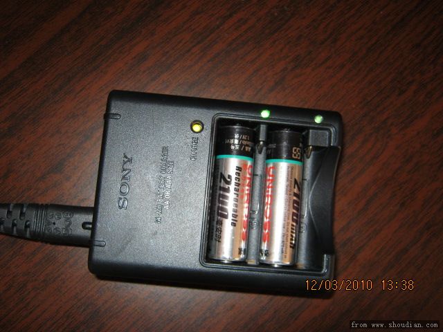 现在在充的欧力的电池不怎样，去年买啦4节，现在有1节不行了，在充的2节，试了好几次才充上。 ...