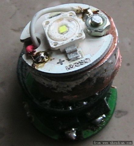 改的LED仓 是用一小段铜管上焊一铜片钻了2个孔1个穿线1个用小螺丝固定